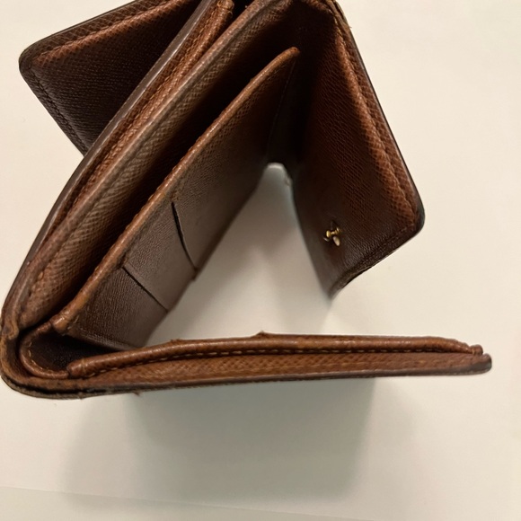 Vintage Louis Monogram Vuitton Elise Wallet - Picture 4 of 11